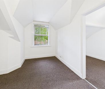 8 bedroom end of terrace house to rent - Photo 2