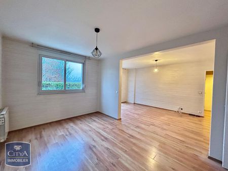 Location Appartement 4 pièces 78m² ST PRIEST EN JAREZ 42270 - Photo 2