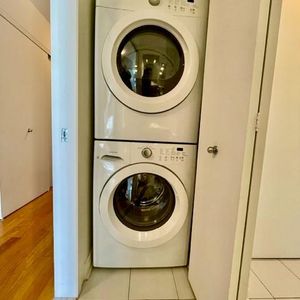 Charmant 3 ½ lumineux au 7e étage a 2 pas du metro Montmorency - Photo 2