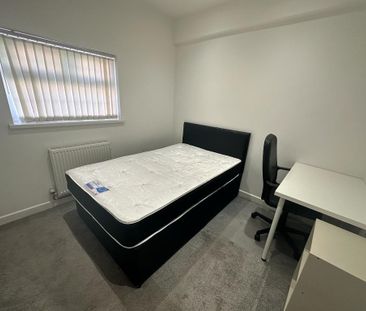 6 bedroom terraced house to rent - Photo 4