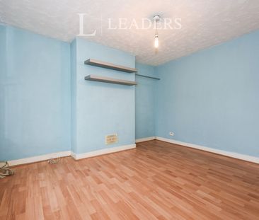 2 bedroom mid-terrace to rent Victoria Avenue, Southend-On-Sea, SS2 - Photo 5