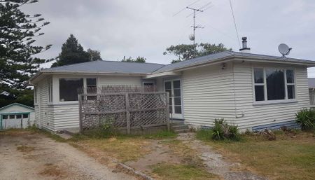 Fully Renovated House - Photo 5