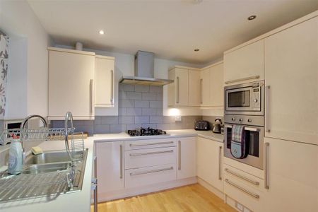 2 bedroom apartment to rent - Photo 3