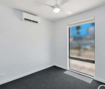 Open the Door to a Modern ground floor apartment - Photo 5