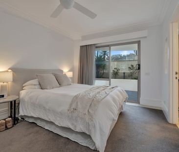 Luxury Three Bedroom Apartment Opposite Manly Beach - Photo 3