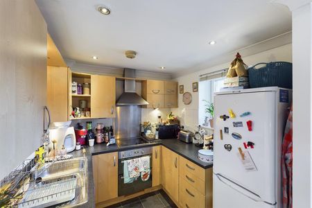 2 bedroom Flat To Let - Photo 5