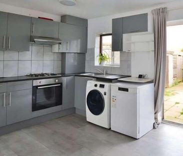 Slough, Berkshire, SL1 - Photo 5