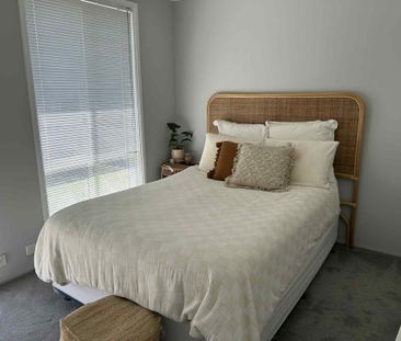 Large 4 Bedroom Family home - Photo 4