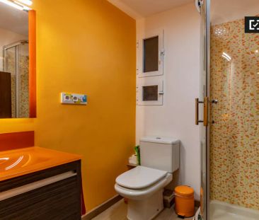 Room in a shared 4-bedroom apartment for rent in Benimaclet, only females and only students - Foto 5