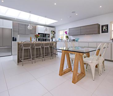 6 bedroom detached house to rent - Photo 5