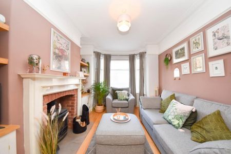 3 bed House - End Terrace for Rent - Photo 5