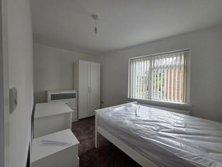 6 bedroom house to rent - Photo 3