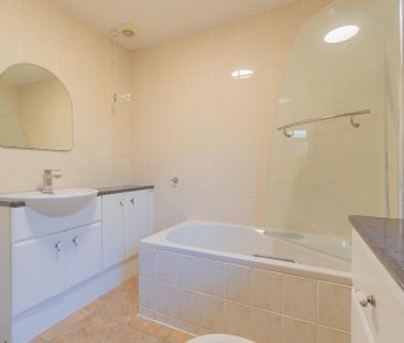 4 bedroom detached bungalow to rent - Photo 4