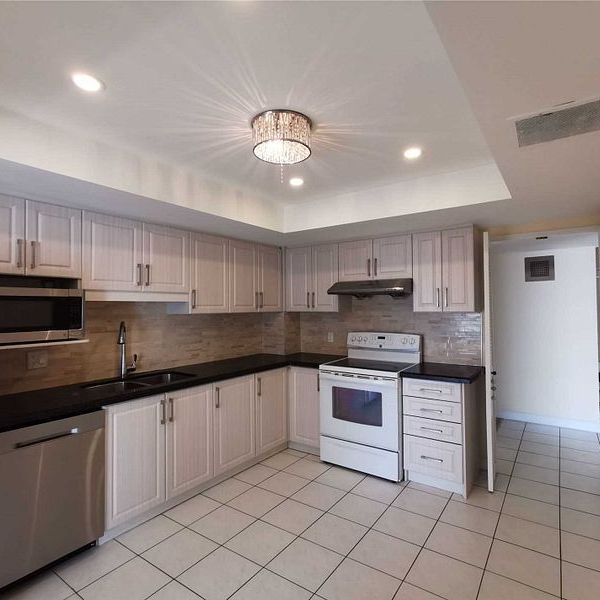 For Lease - 55 Harbour Square Unit# 2014, Toronto, Ontario - Photo 1