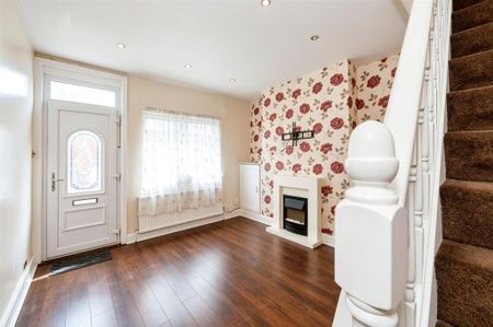 2 bedroom end of terrace house to rent - Photo 4
