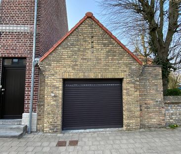 Volledig gerenoveerde woning met tuintje en ruime garage - Photo 1