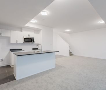 For Lease - 203 Silhouette Private, Barrhaven, Ontario - Photo 2