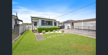 Amazing home in an amazing location! - Photo 4