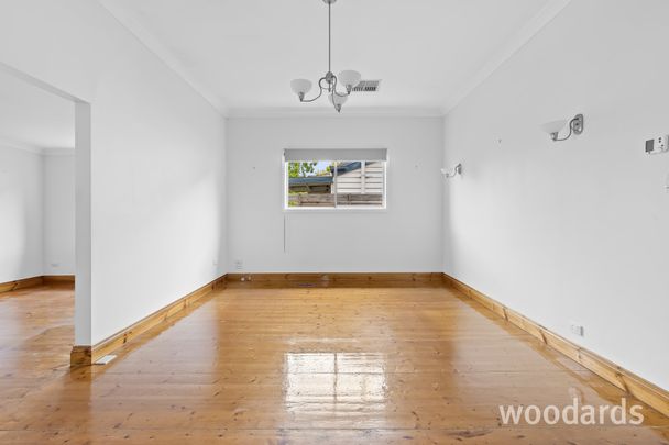 Spacious 4-Bedroom Family Home in the Heart of Thornbury - Photo 1