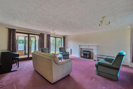 5 bedroom detached house to rent - Photo 2