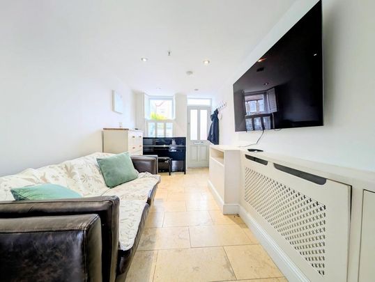 2 bedroom terraced house to rent - Photo 1