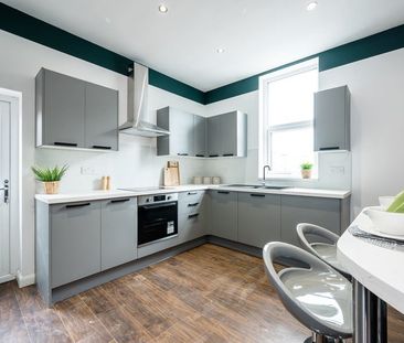 Fully Refurbished Professional Houseshare 💚 Room 5 – Executive En-S... - Photo 2