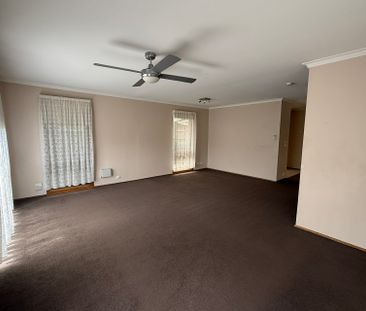 134 Fordholm Road, Hampton Park VIC - Photo 2