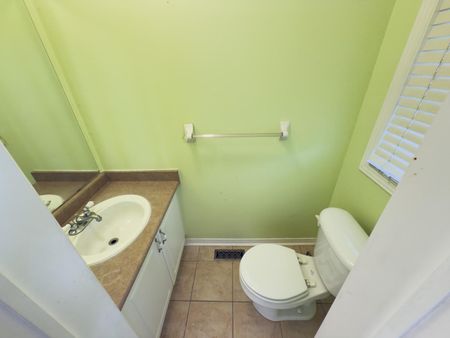 For Lease - 395 Flagstone Way, Newmarket, Ontario - Photo 3