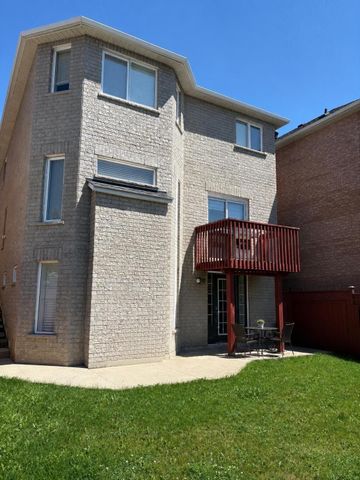 For Lease - 910 Knotty Pine Grove, Mississauga, Ontario - Photo 3