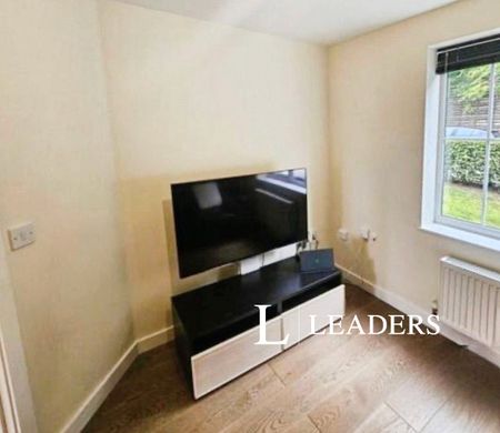 4 bedroom house to rent Valley View, Newcastle, Staffordshire, ST5 - Photo 2