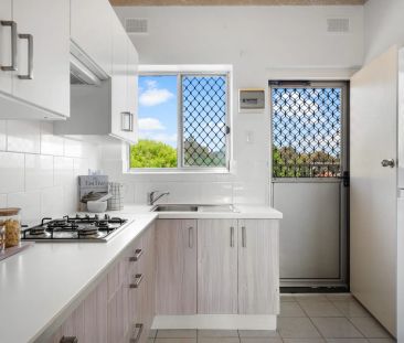 Exquisite City Fringe Retreat with Panoramic Elegance - Photo 5