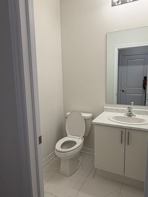 For Lease - 293 LINDSAY Street, Kawartha Lakes, Ontario - Photo 1