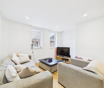 The Courtyard, High Street, Staines-Upon-Thames,TW18 - Photo 2