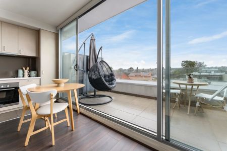 Fully Furnished Top-Floor One-Bedroom with Sweeping Views in the Heart of Malvern - Photo 5