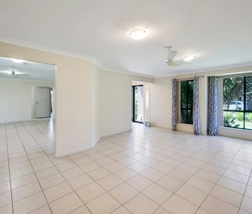 5 Bedroom Family Home for Rent in Quiet Blacks Beach - Photo 6