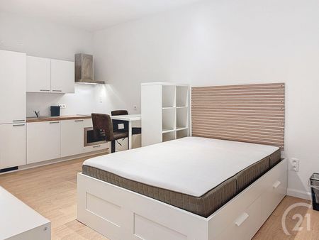 Gelijkvloerse gemeubelde studio met privé-kelder te huur! - Photo 3