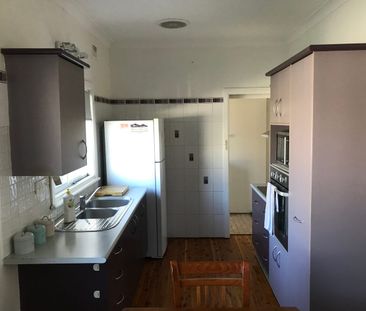 Charming Three-Bedroom Home - Comfort, Space & Convenience - Photo 6