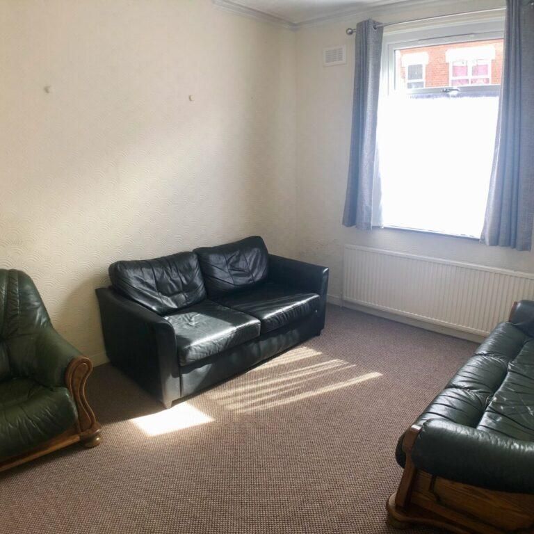 4 bedroom terraced house to rent - Photo 1