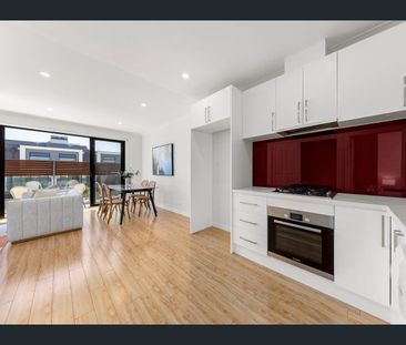 Stylish three-bedroom townhouse in the Heart of Burwood - Photo 6