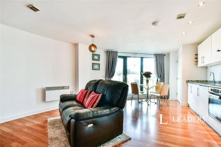 1 bedroom flat to rent - Photo 2