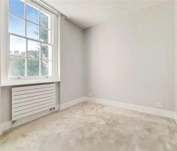 3 bedroom flat in London - Photo 4