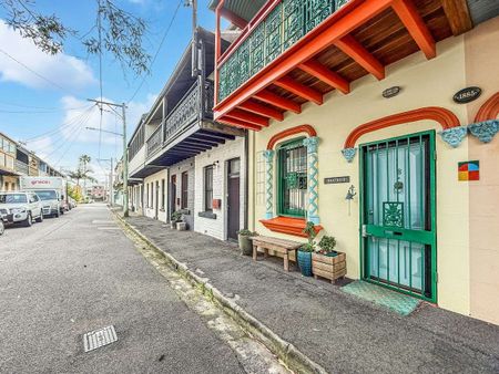 Charming Beachside Townhouse - Photo 4