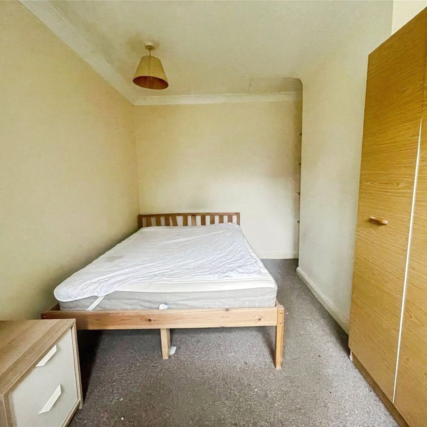 Nobles Way, Egham, Surrey, TW20 9RJ - Photo 1