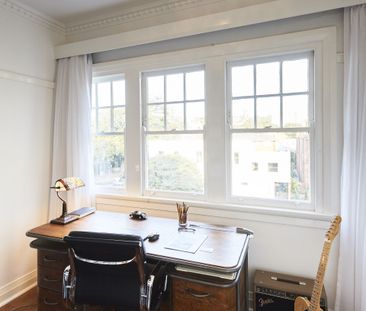 Centrally located Art Deco Inspired Elegance - Photo 6