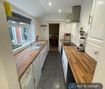 3 bedroom terraced house to rent - Photo 6