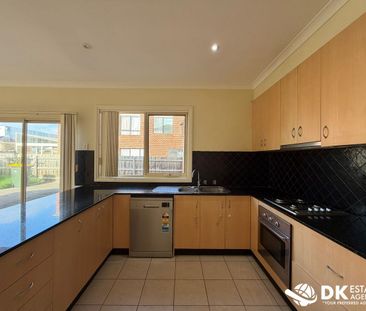 Fresh, Comfortable Living in the Heart of Cairnlea - Photo 3