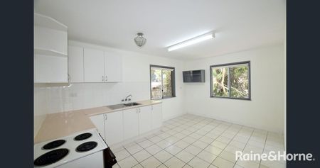 NEAT AND TIDY UNIT, CLOSE TO CBD! - Photo 3
