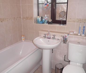 Suffield Close, Long Stratton, NORWICH - Photo 3