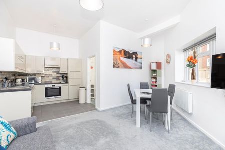 2 bedroom ground floor flat to rent - Photo 2