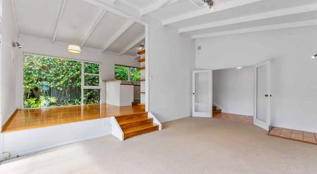 Forrest Hill 4 Bedrooms Plus Study - Move In Ready! - Photo 2